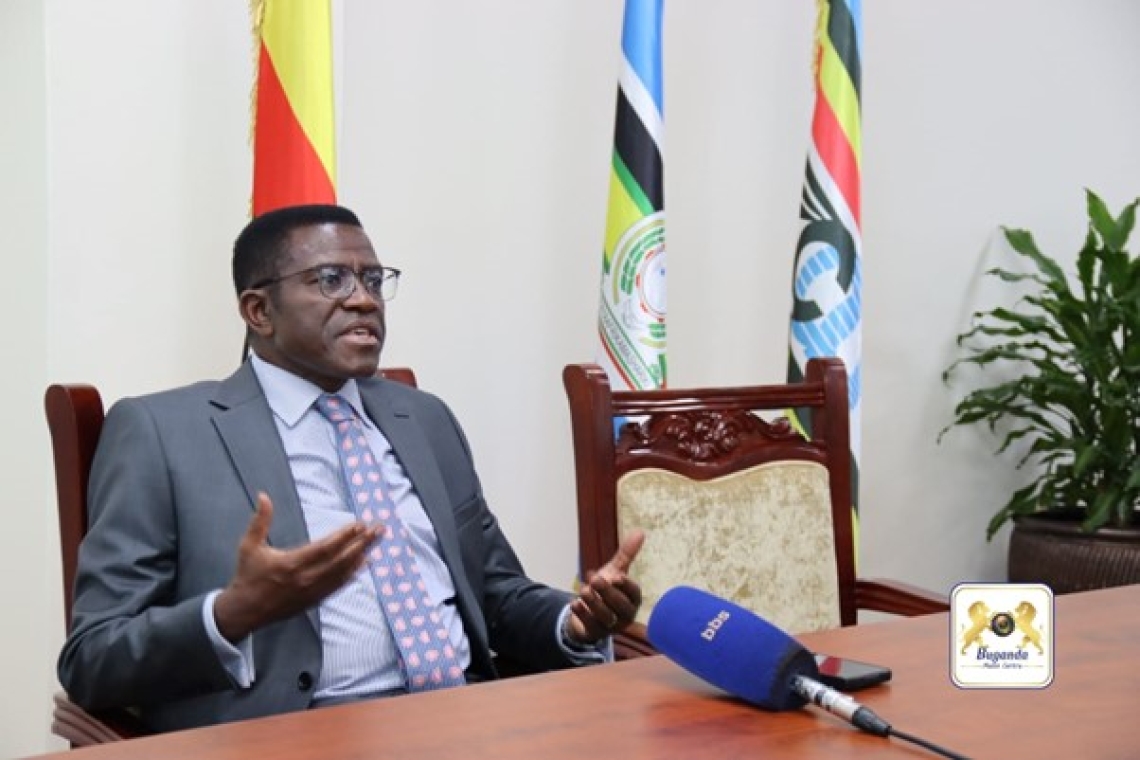 Katikkiro ayolekedde Bungereza gy'agenze okutongoza ttabamiruka wa Buganda asoose mu Bulaaya